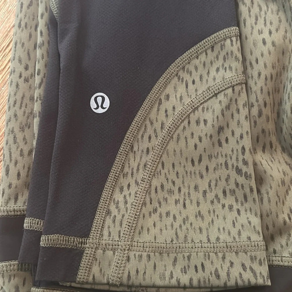 Lululemon leggings size 4 - Picture 9 of 9